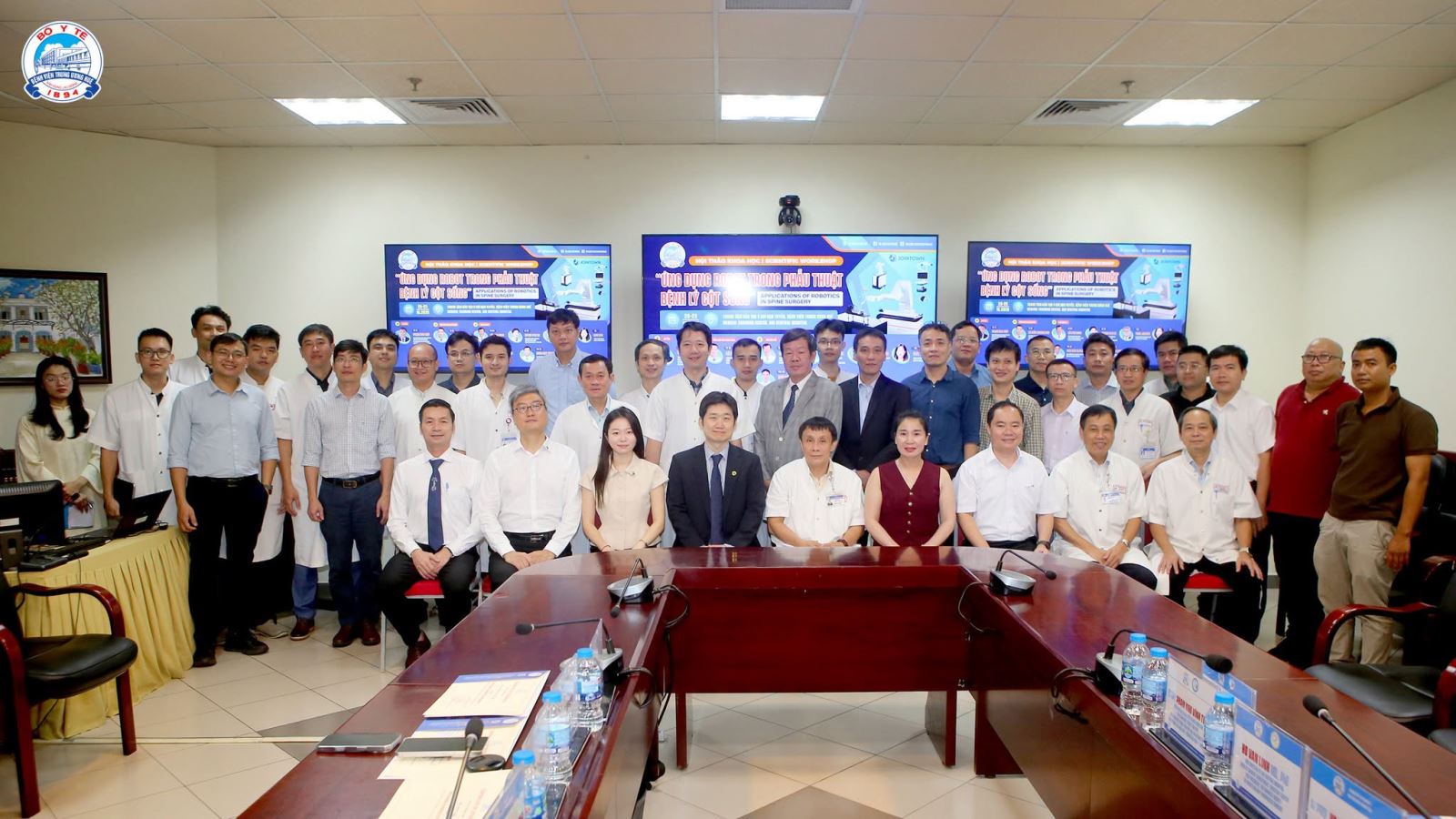 BVTW Huế tổ chức Hội thảo khoa học ứng dụng robot trong phẫu thuật bệnh lý cột sống
